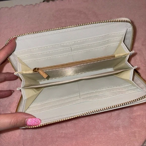 Cream and Gray Checkered Wallet - Picture 6 of 7